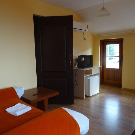 Family Hotel Rose Pavel Banya Bagian luar foto