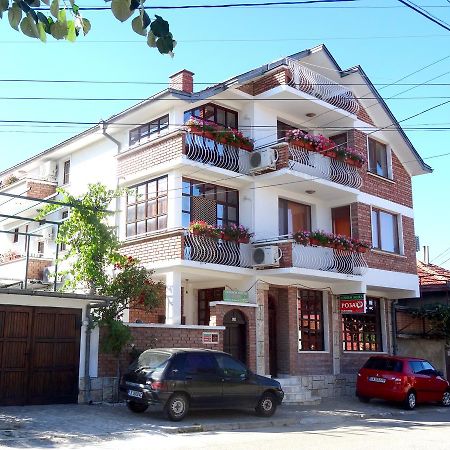 Family Hotel Rose Pavel Banya Bagian luar foto