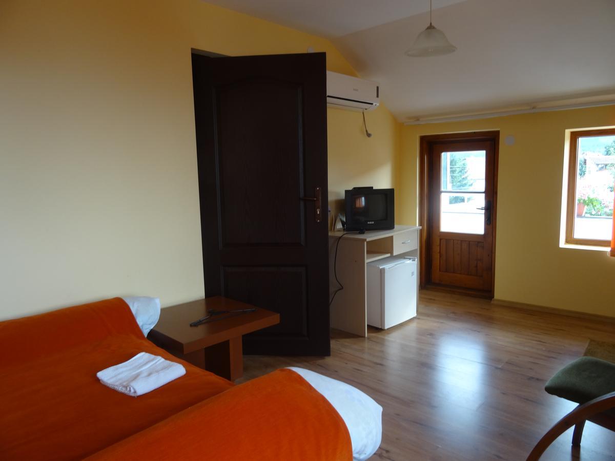 Family Hotel Rose Pavel Banya Bagian luar foto