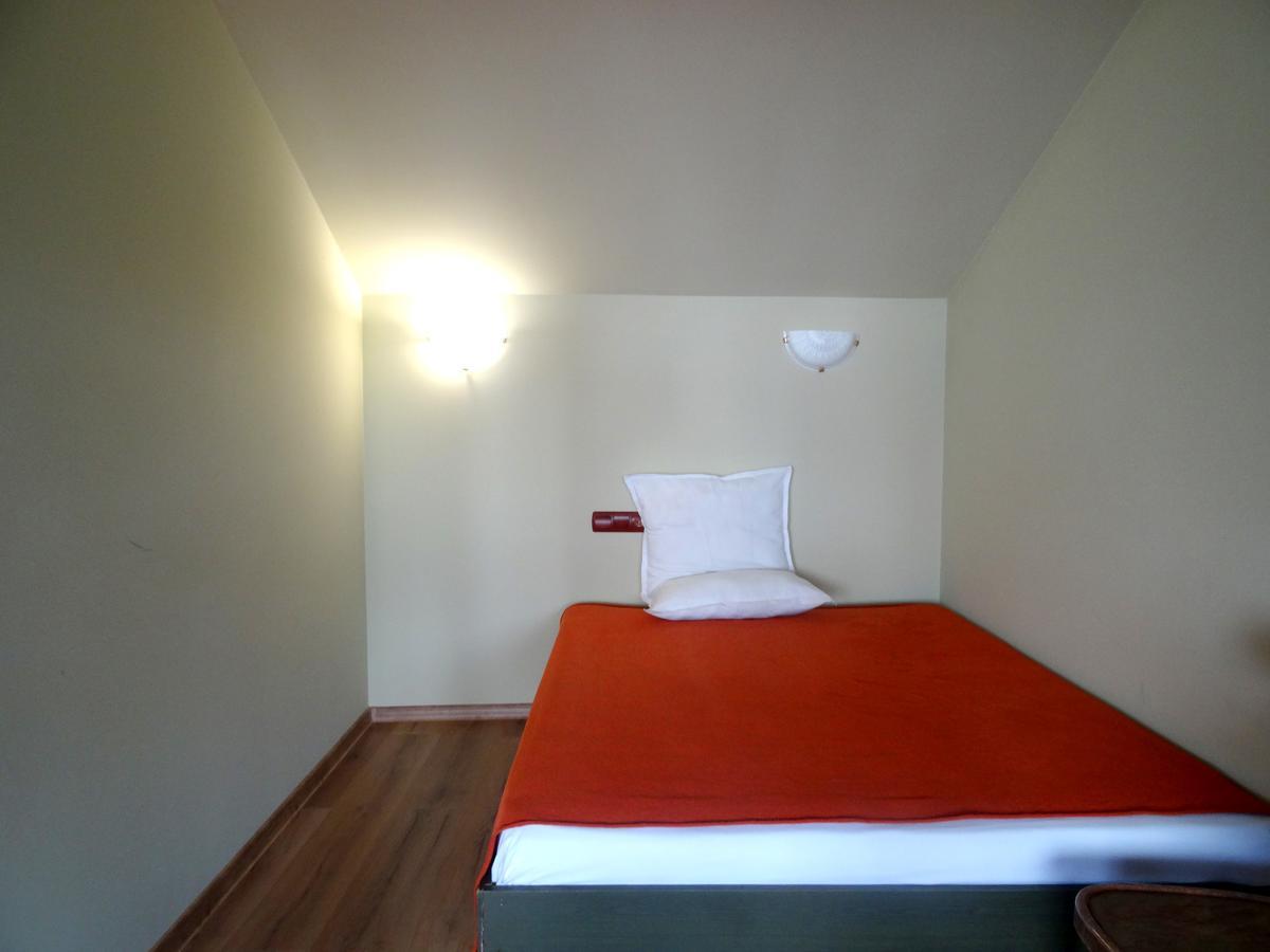 Family Hotel Rose Pavel Banya Bagian luar foto