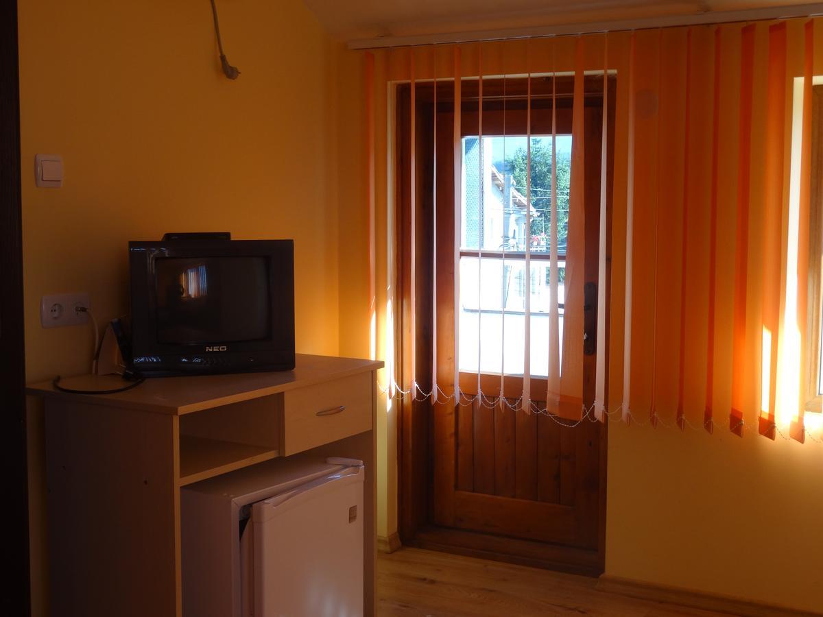 Family Hotel Rose Pavel Banya Bagian luar foto