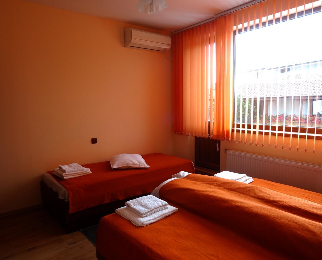Family Hotel Rose Pavel Banya Bagian luar foto