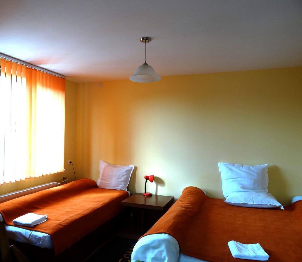 Family Hotel Rose Pavel Banya Bagian luar foto