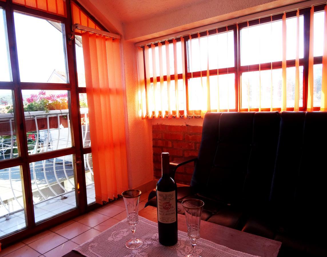 Family Hotel Rose Pavel Banya Bagian luar foto