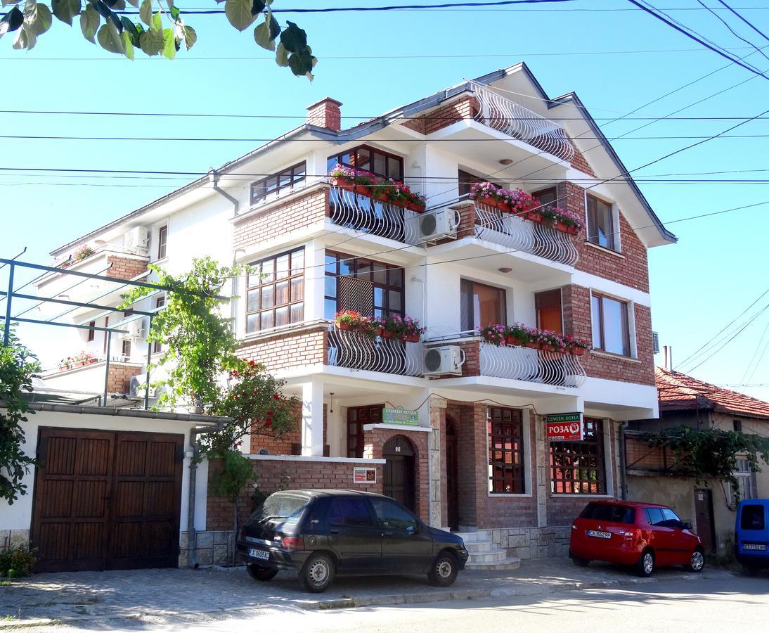Family Hotel Rose Pavel Banya Bagian luar foto