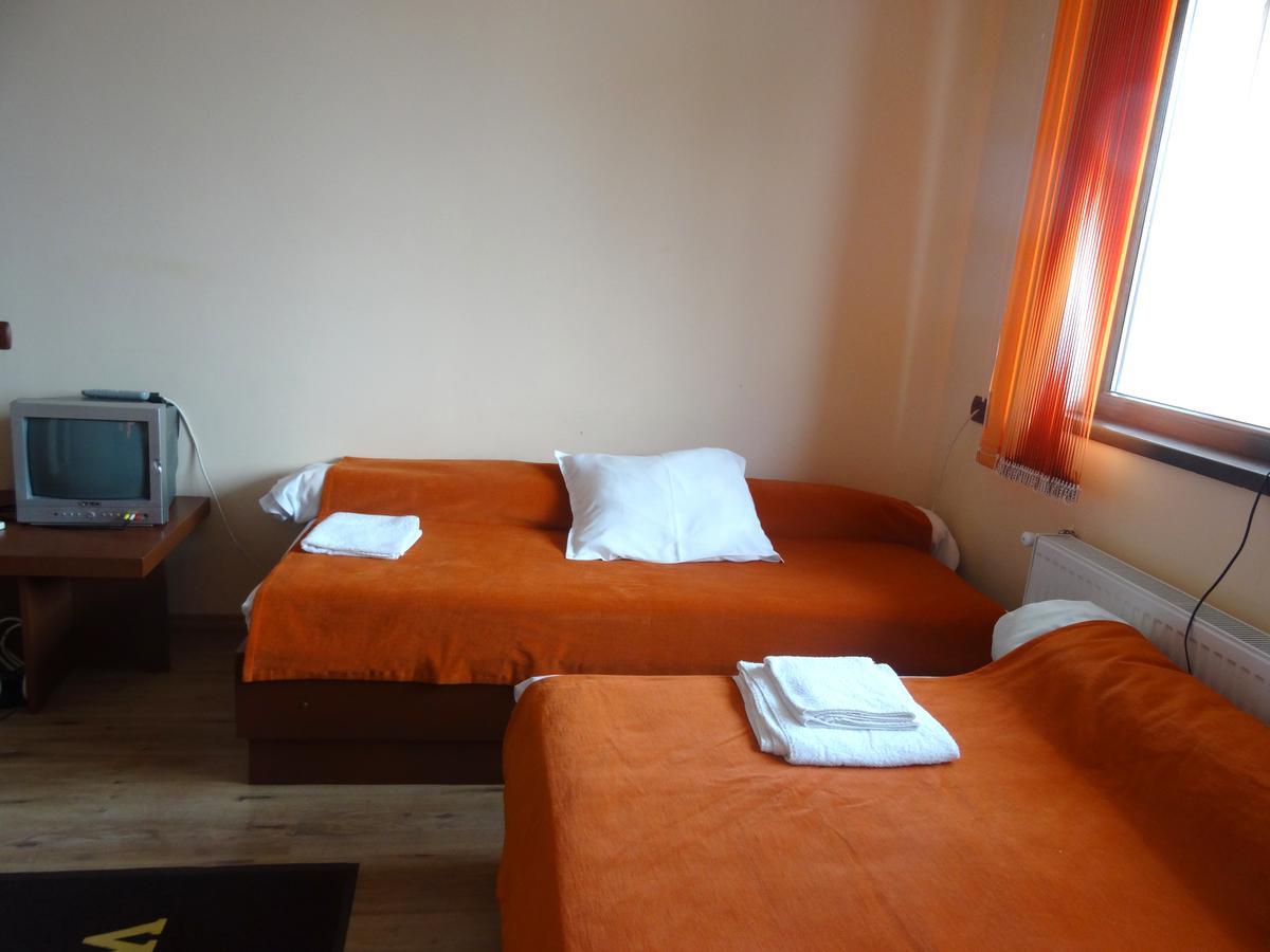 Family Hotel Rose Pavel Banya Bagian luar foto