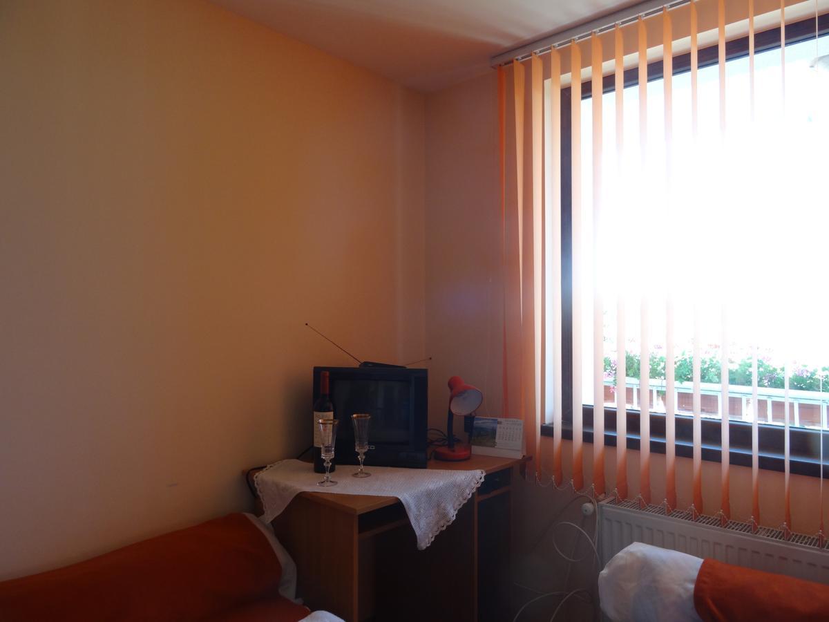 Family Hotel Rose Pavel Banya Bagian luar foto