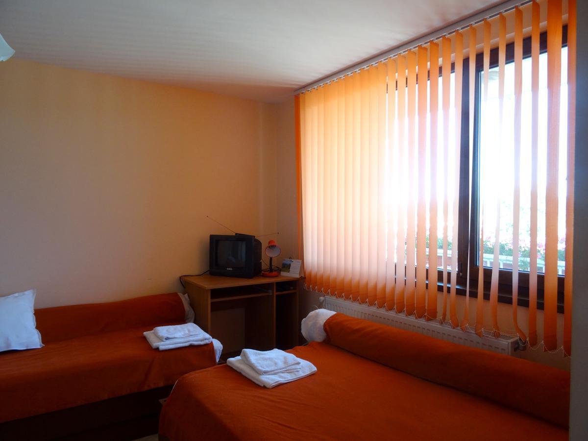 Family Hotel Rose Pavel Banya Bagian luar foto