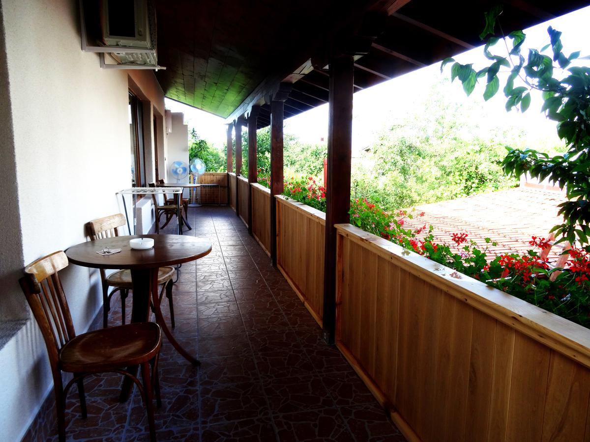 Family Hotel Rose Pavel Banya Bagian luar foto