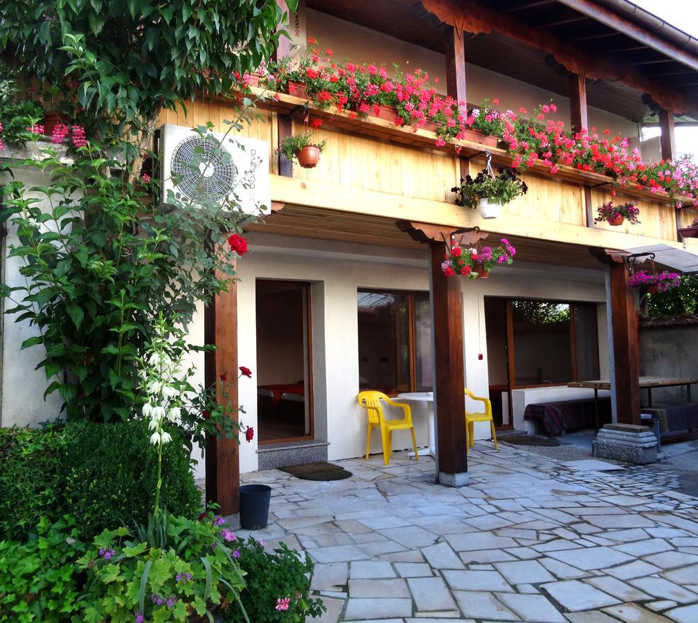 Family Hotel Rose Pavel Banya Bagian luar foto