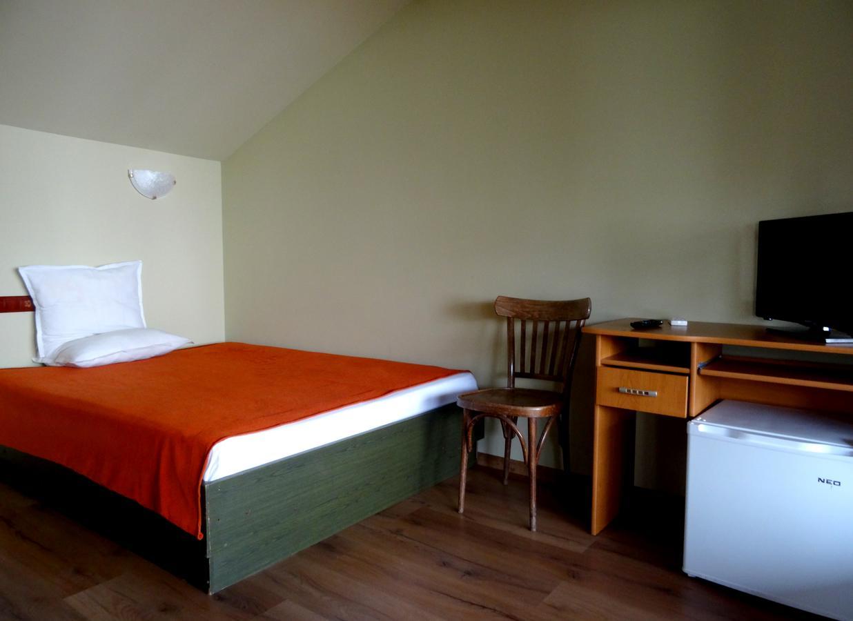 Family Hotel Rose Pavel Banya Bagian luar foto